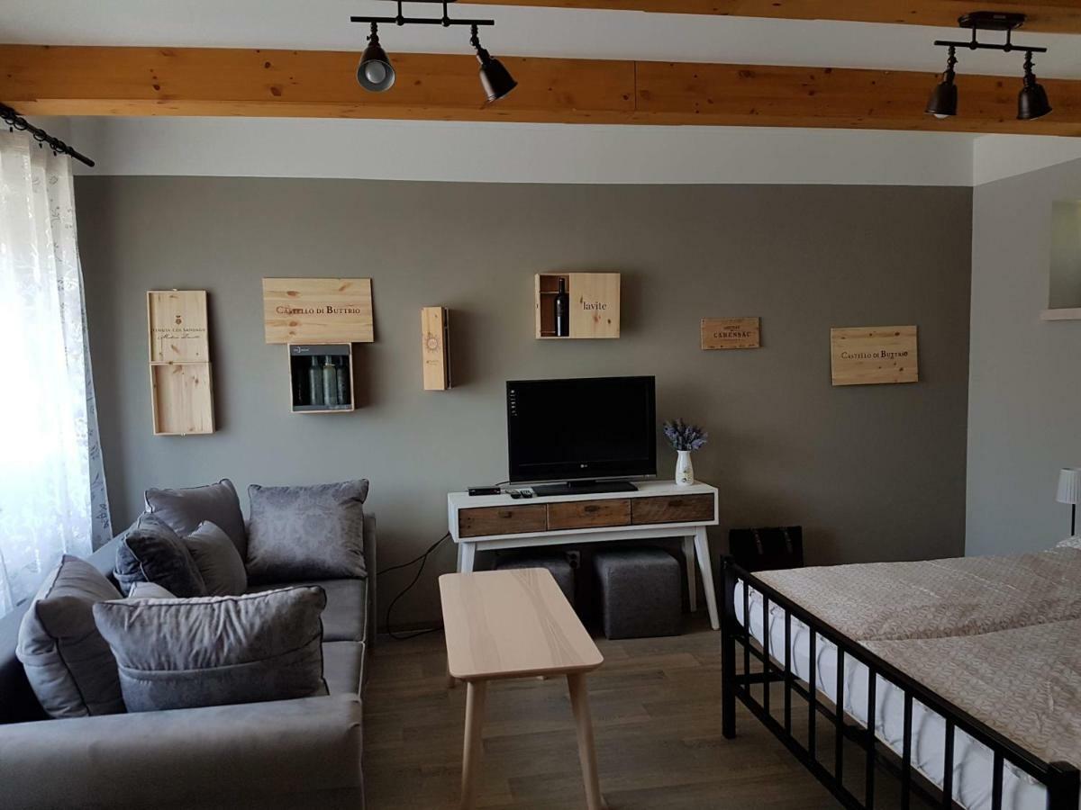 Vinas Appartamento Vizovice Esterno foto